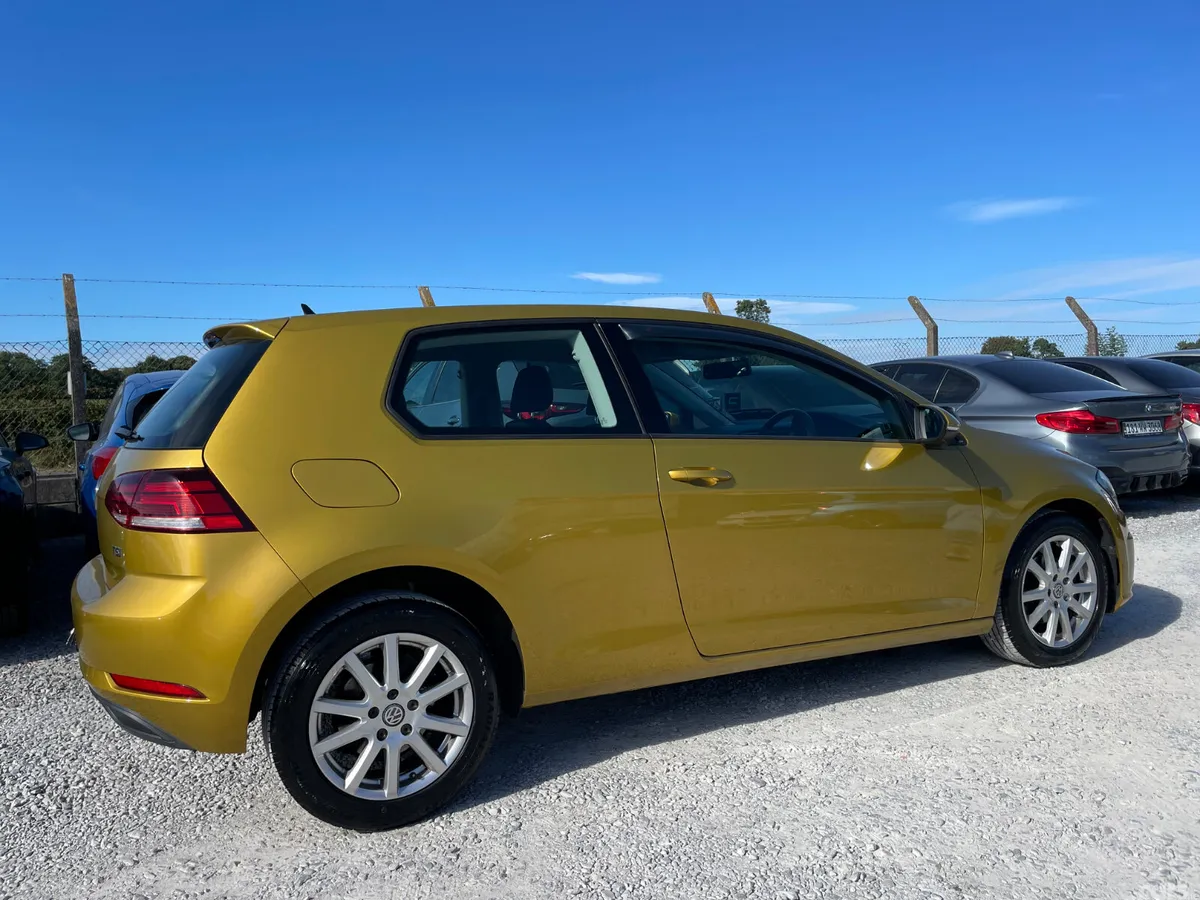 Volkswagen Golf Estate, Petrol, 2017, Yellow
