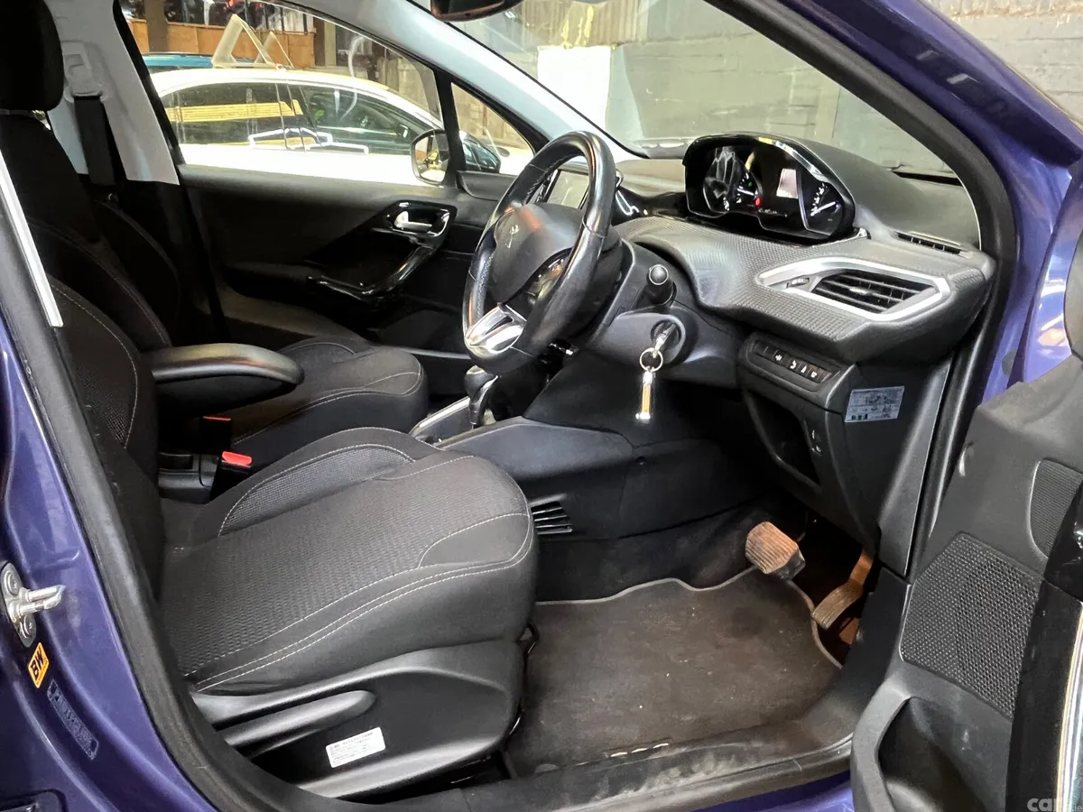 Peugeot 208 Hatchback, Petrol, 2016, Blue
