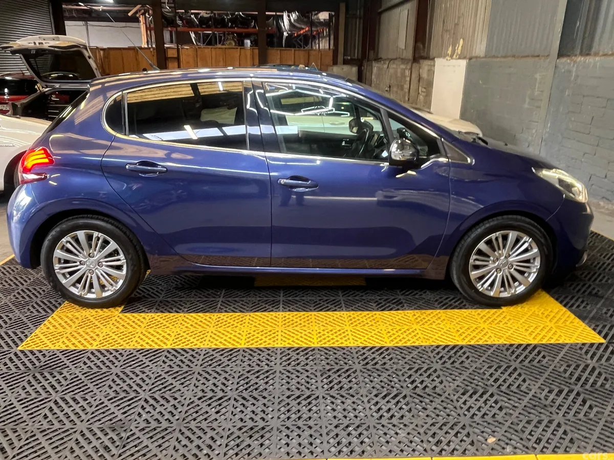 Peugeot 208 Hatchback, Petrol, 2016, Blue
