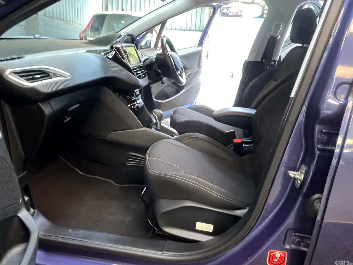 Peugeot 208 Hatchback, Petrol, 2016, Blue