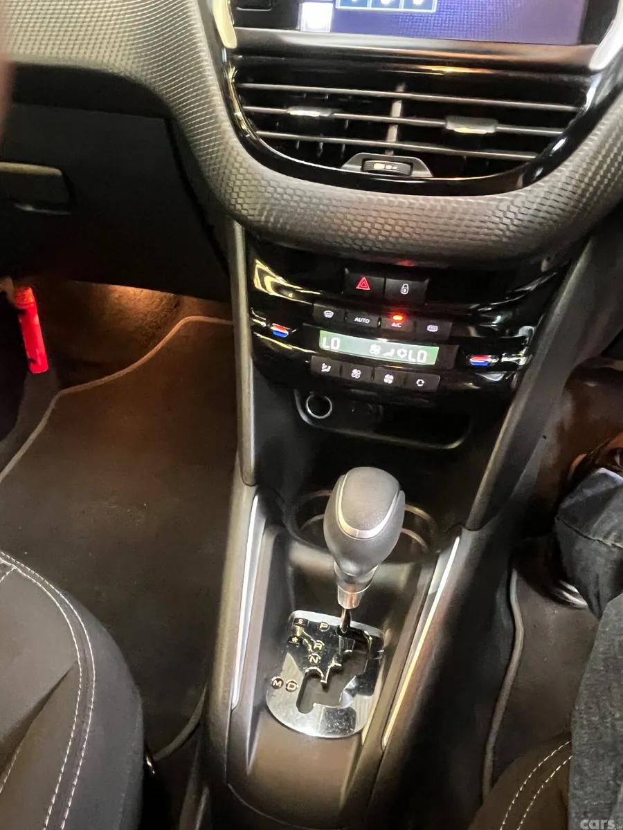 Peugeot 208 Hatchback, Petrol, 2016, Blue