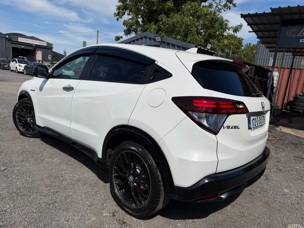 Honda Vezel SUV, Petrol Hybrid, 2017, White