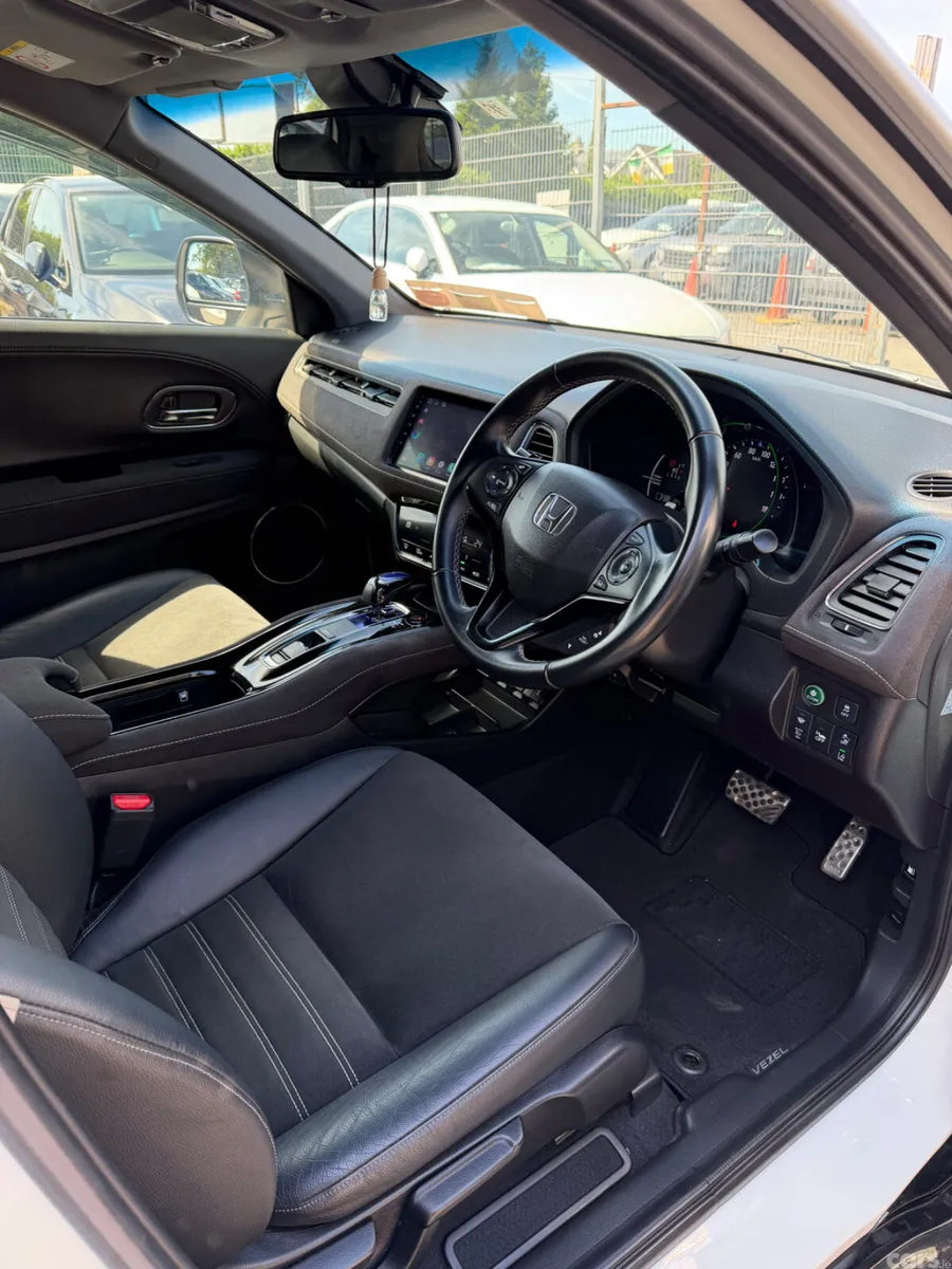Honda Vezel SUV, Petrol Hybrid, 2017, White