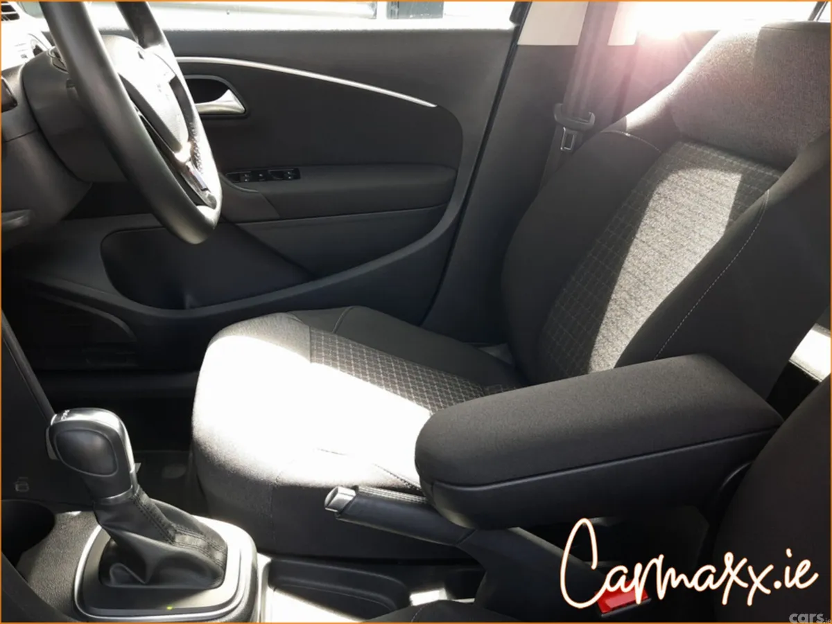 Volkswagen Polo Hatchback, Petrol, 2016, Blue