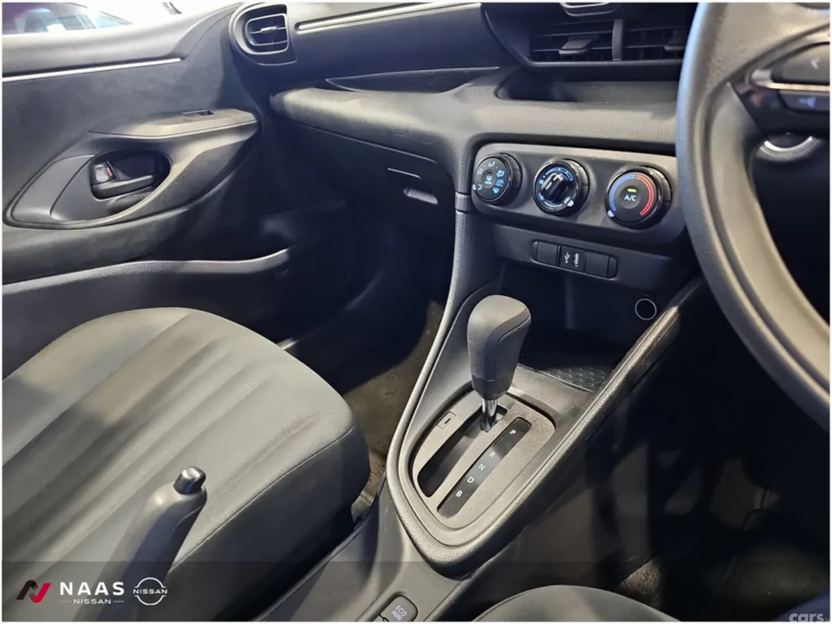 Toyota Yaris Hatchback, Petrol, 2023, White