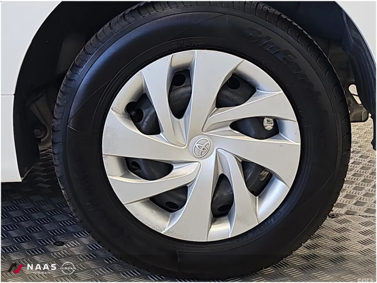 Toyota Yaris Hatchback, Petrol, 2023, White
