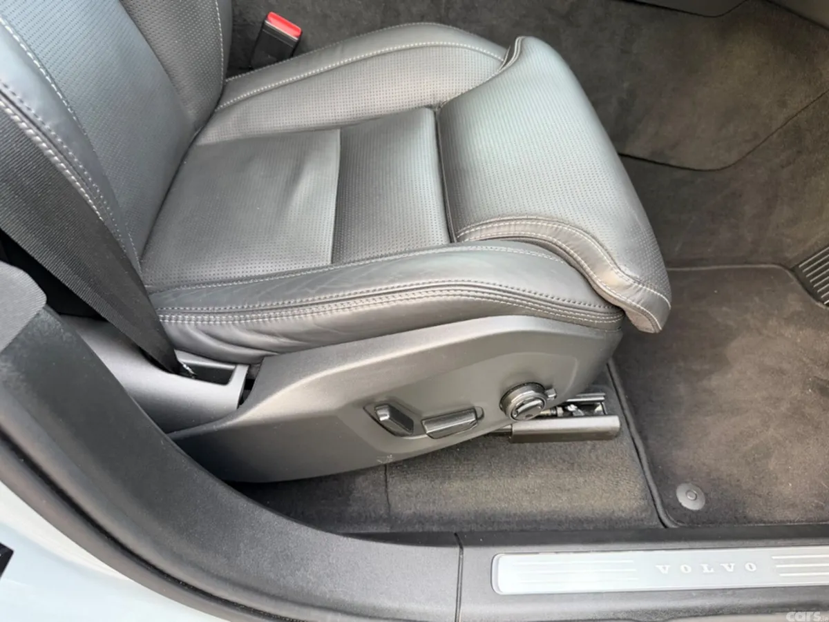 Volvo XC90 SUV, Petrol Plug-in Hybrid, 2026, Grey