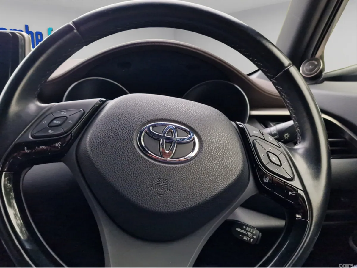 Toyota C-HR SUV, Petrol Hybrid, 2017, White