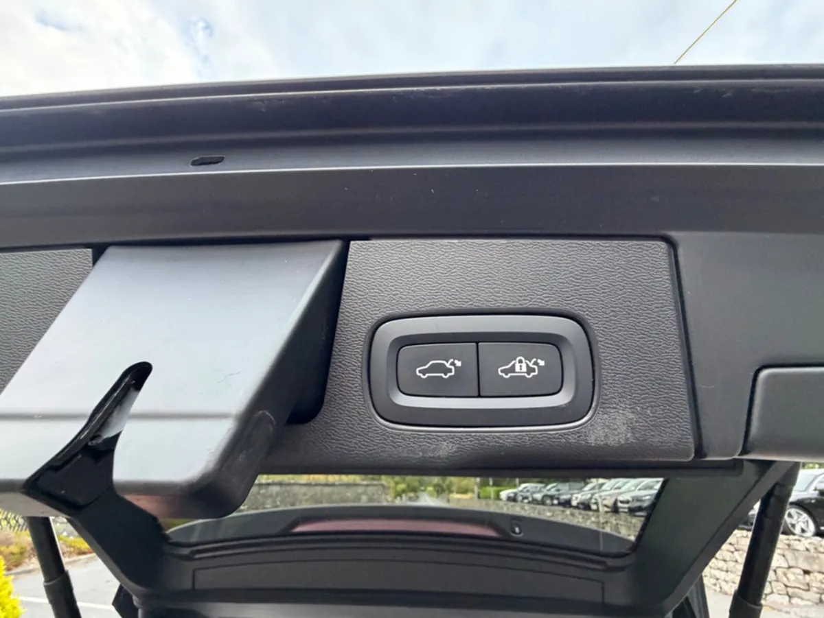 Volvo XC60 SUV, Petrol Plug-in Hybrid, 2022, Grey