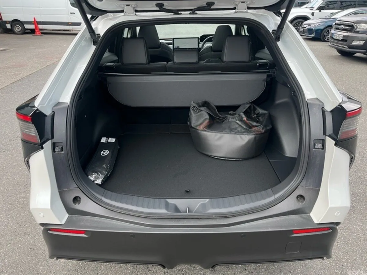 Toyota bZ4X Estate, Electric, 2026, White