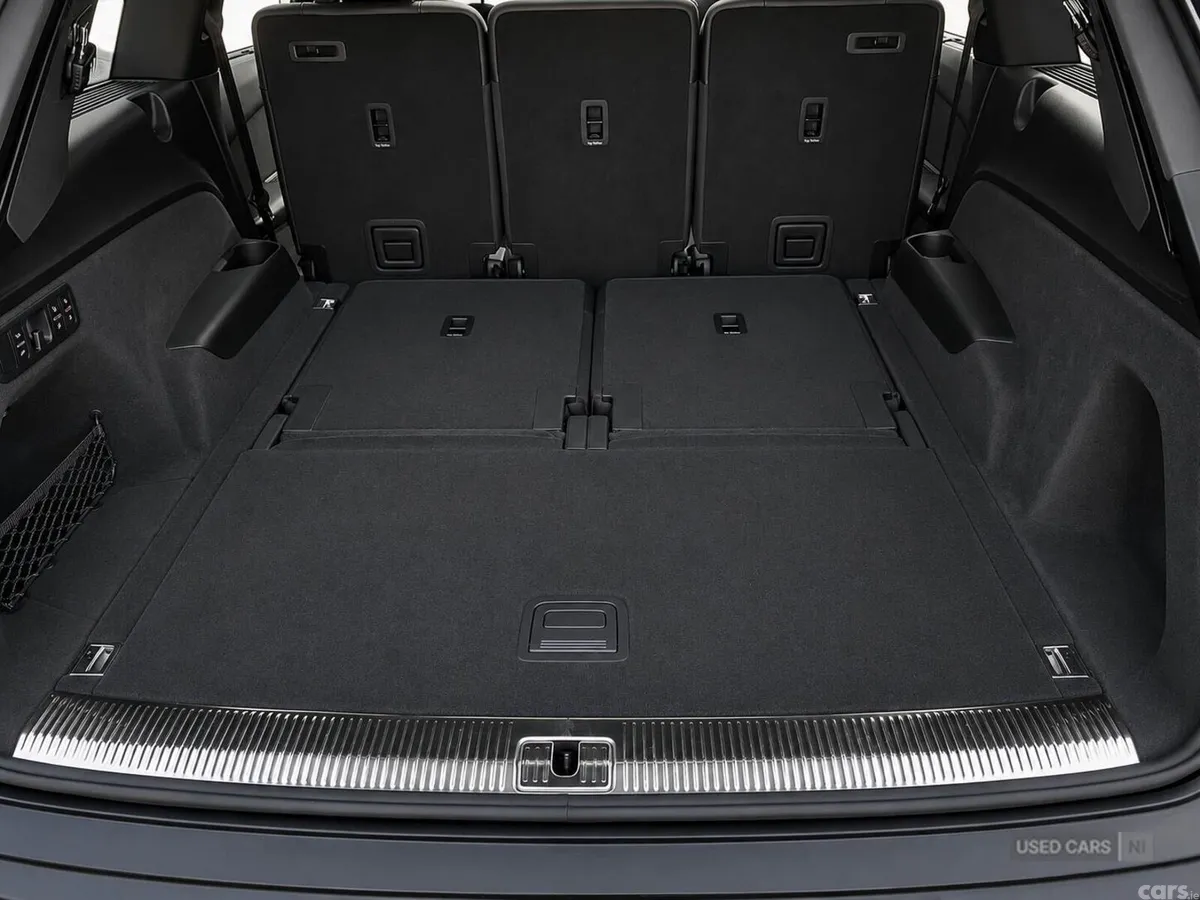 Audi Q7 , Petrol, 2016, Black