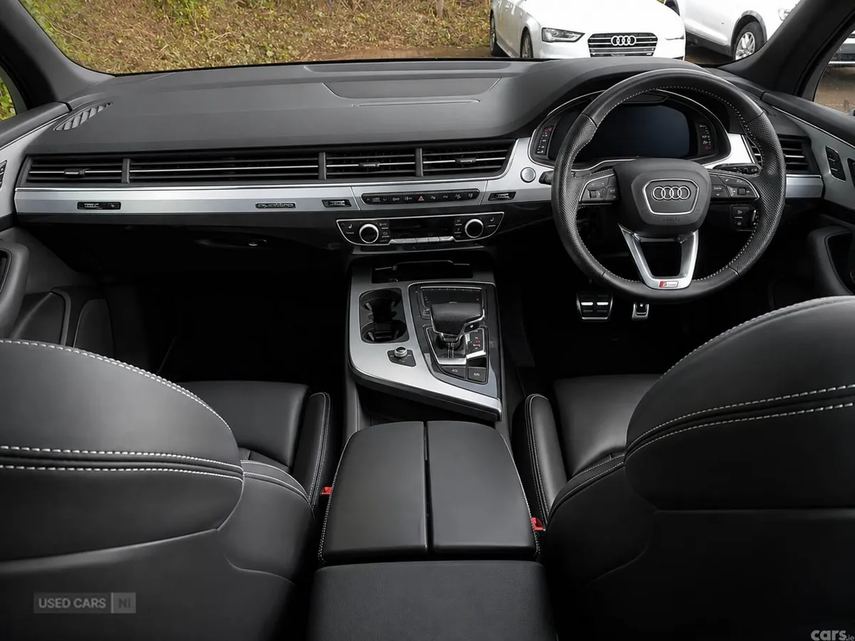 Audi Q7 , Petrol, 2016, Black