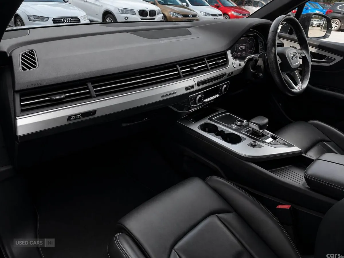 Audi Q7 , Petrol, 2016, Black