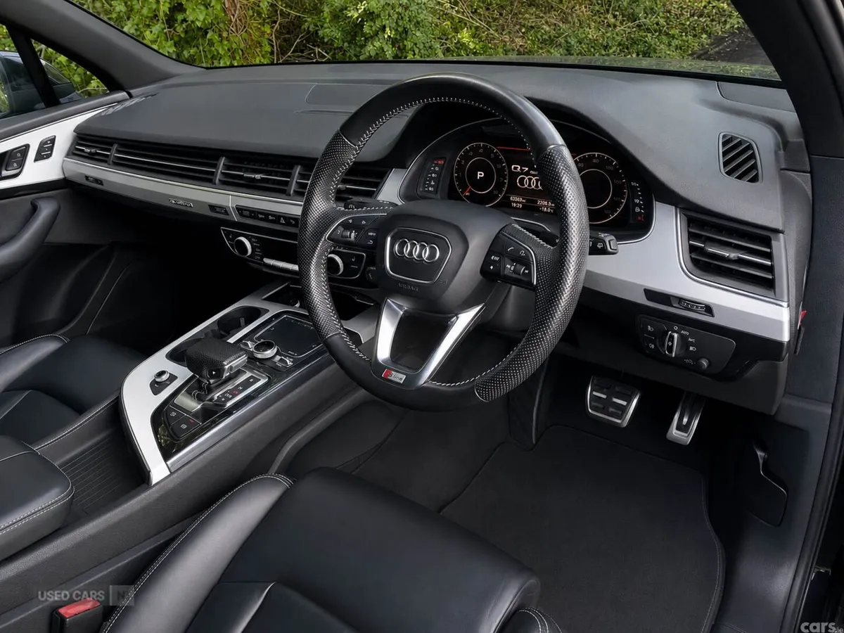 Audi Q7 , Petrol, 2016, Black