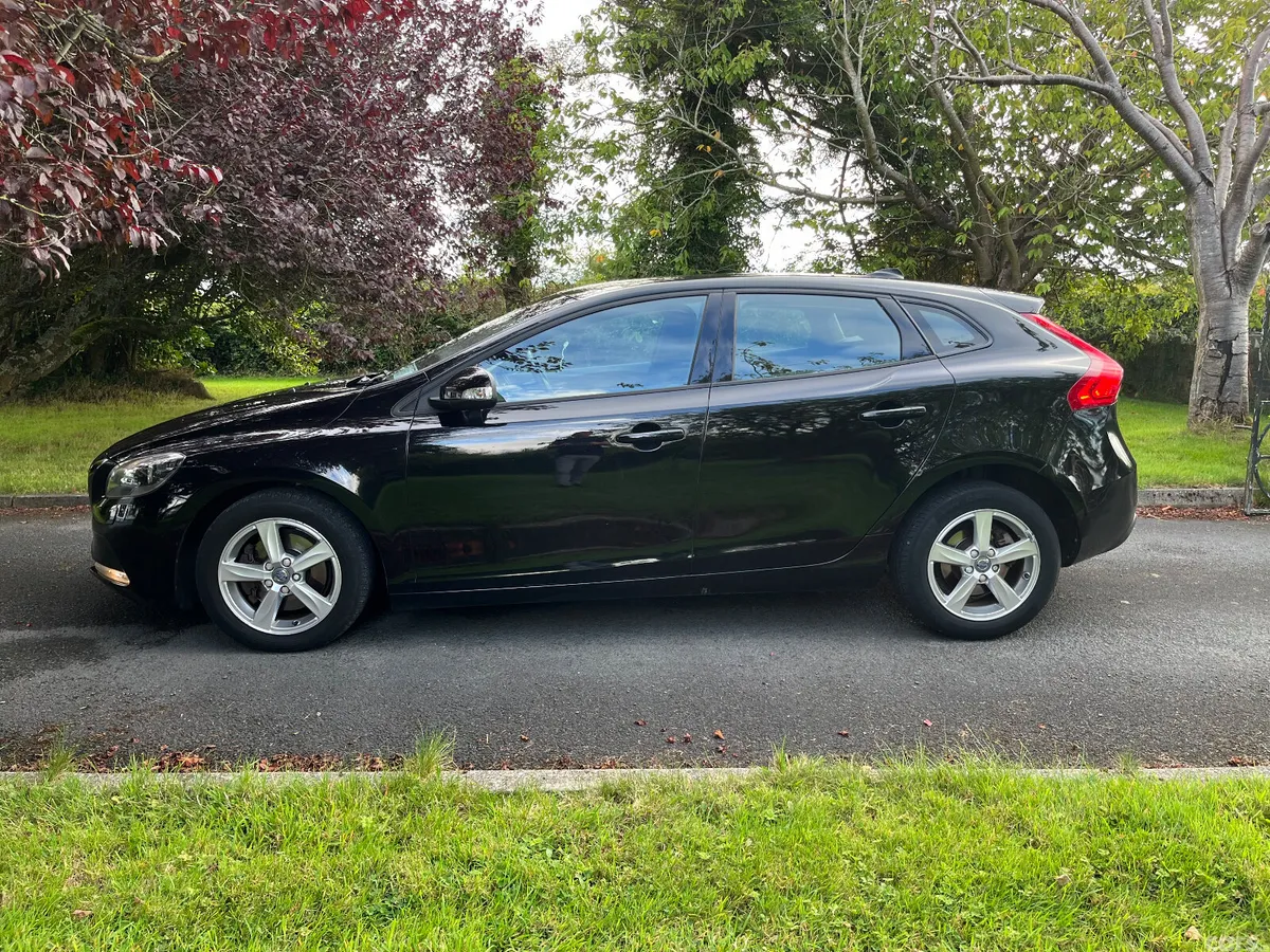 Volvo V40 Hatchback, Petrol, 2016, Black