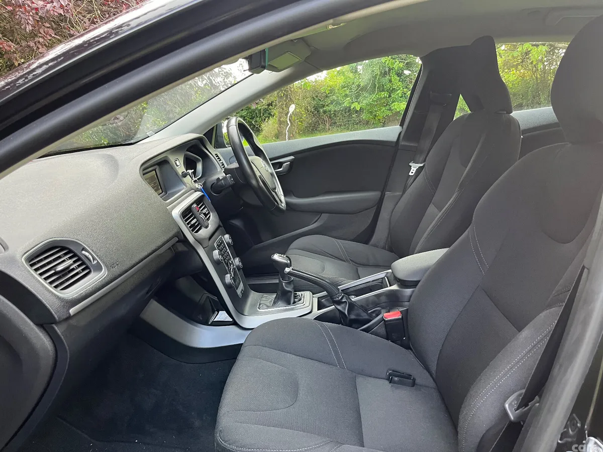 Volvo V40 Hatchback, Petrol, 2016, Black