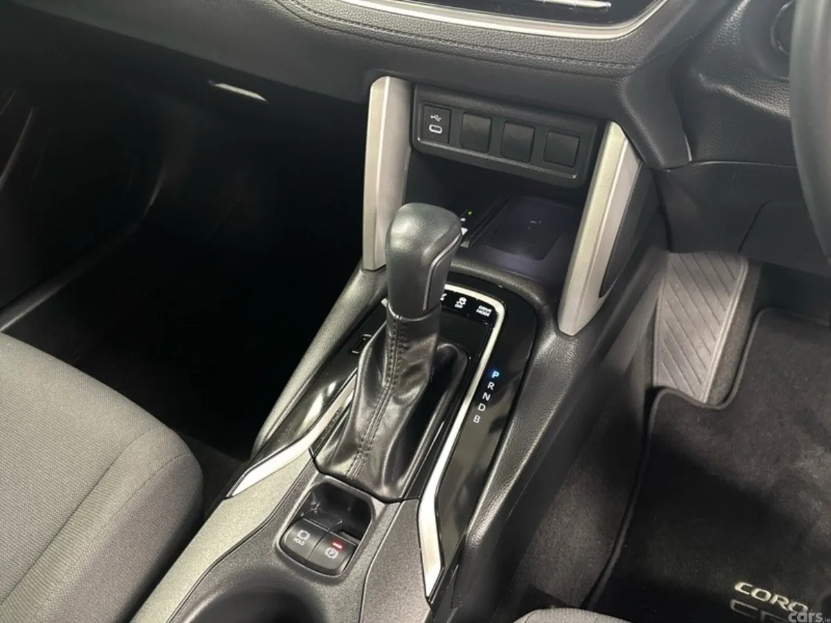 Toyota Corolla Cross Hatchback, Petrol Hybrid, 2024, Black