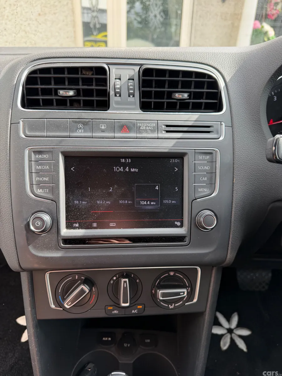 Volkswagen Polo Hatchback, Petrol, 2015, White