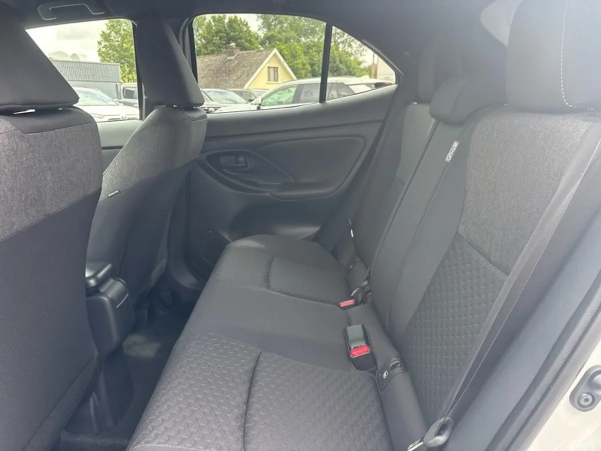 Toyota Yaris Cross Hatchback, Petrol Hybrid, 2026, White