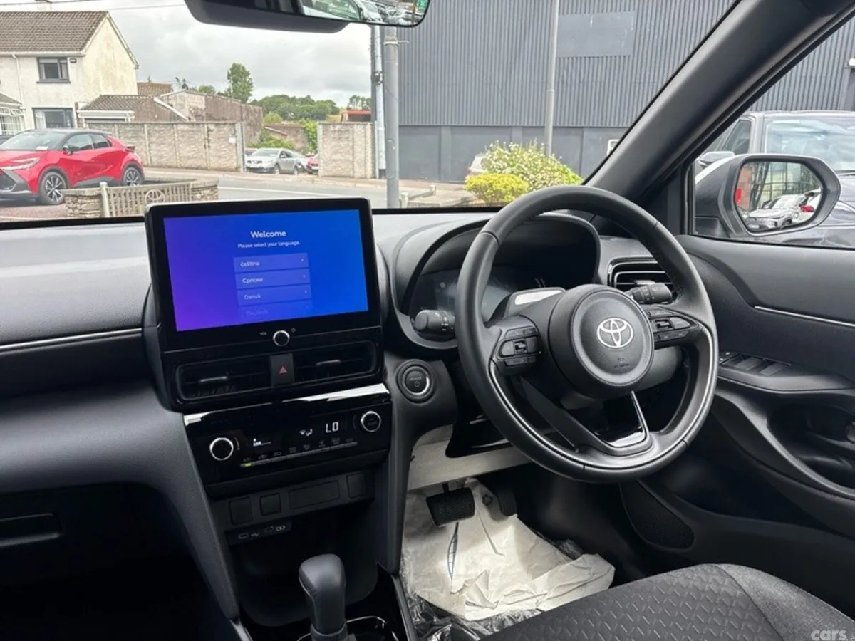 Toyota Yaris Cross Hatchback, Petrol Hybrid, 2026, White