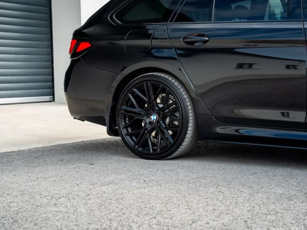 BMW 5-Series Estate, Diesel, 2022, Black