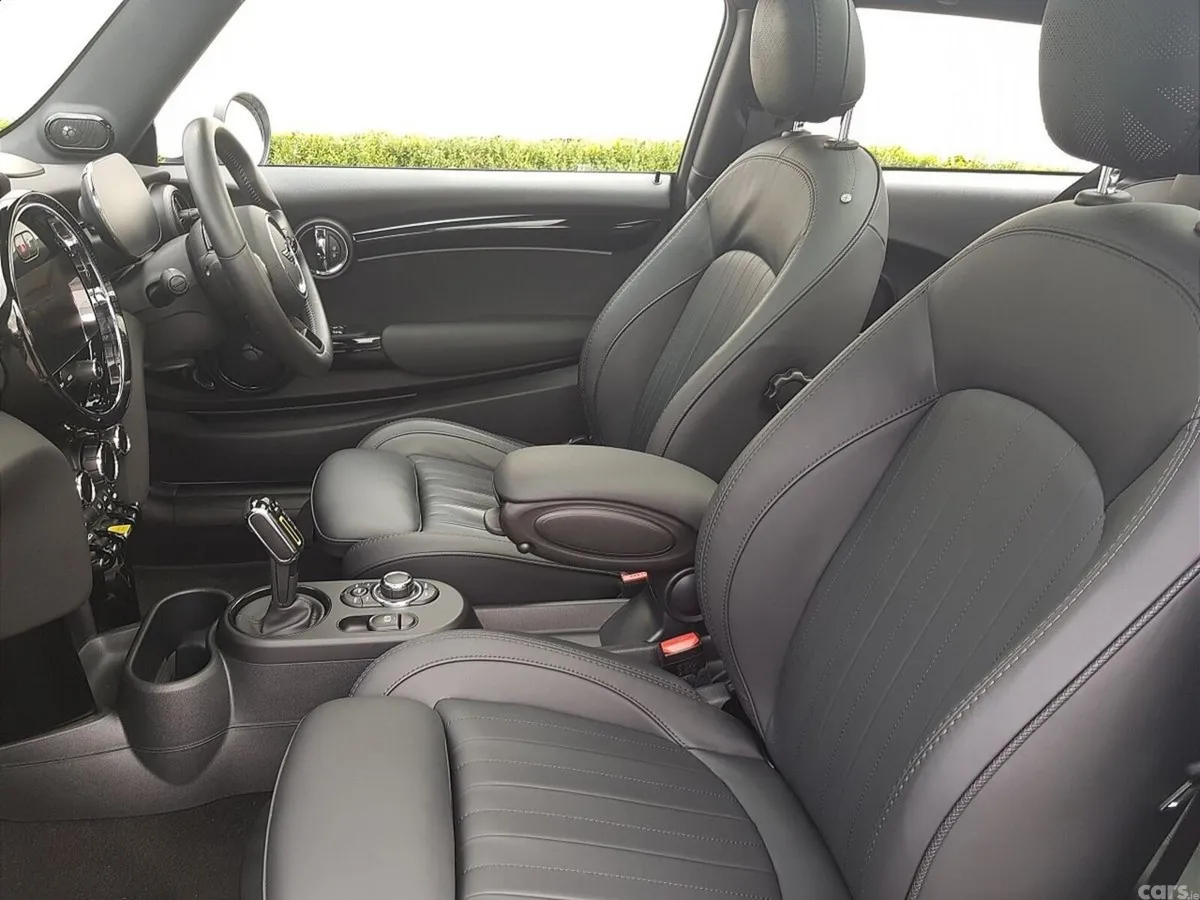 Mini Cooper Hatchback, Electric, 2023, White