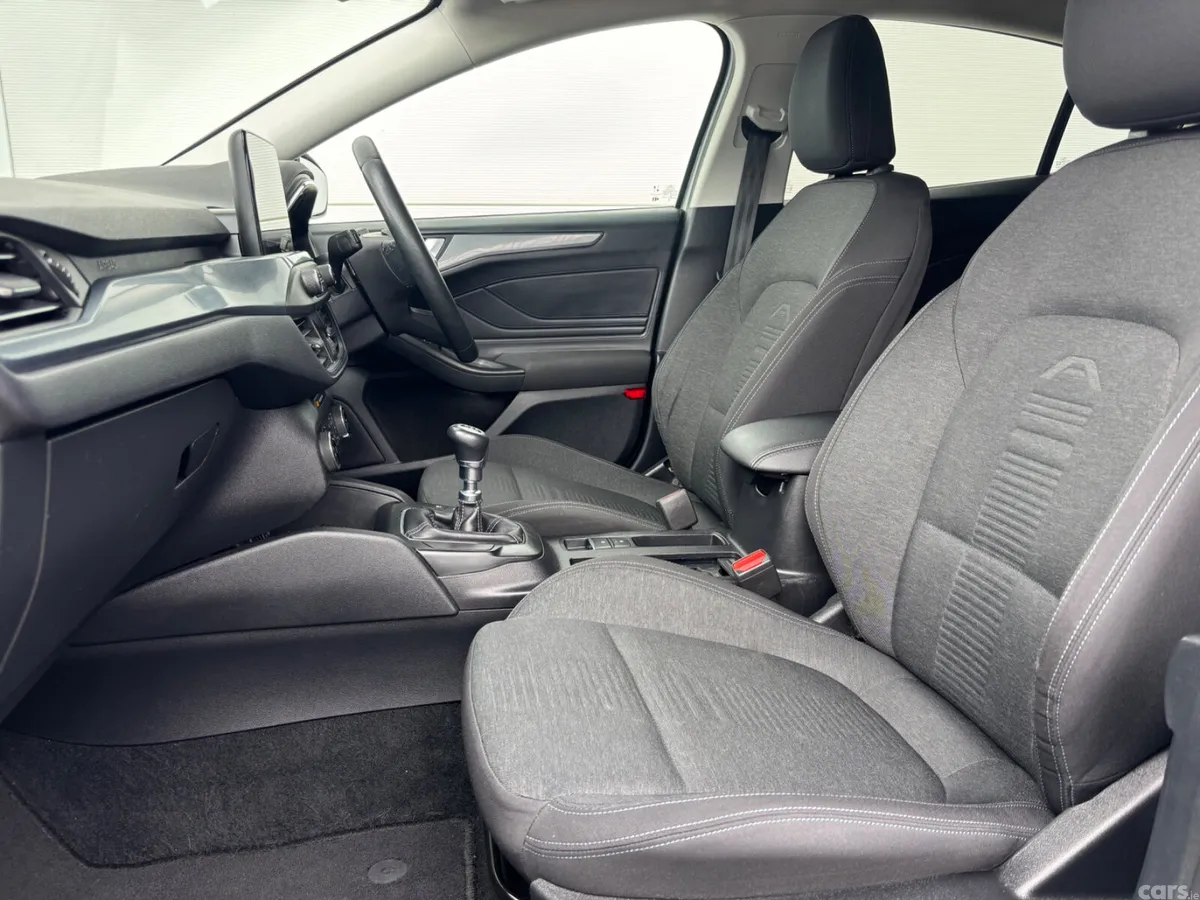 Ford Focus Hatchback, Diesel, 2021, Grey