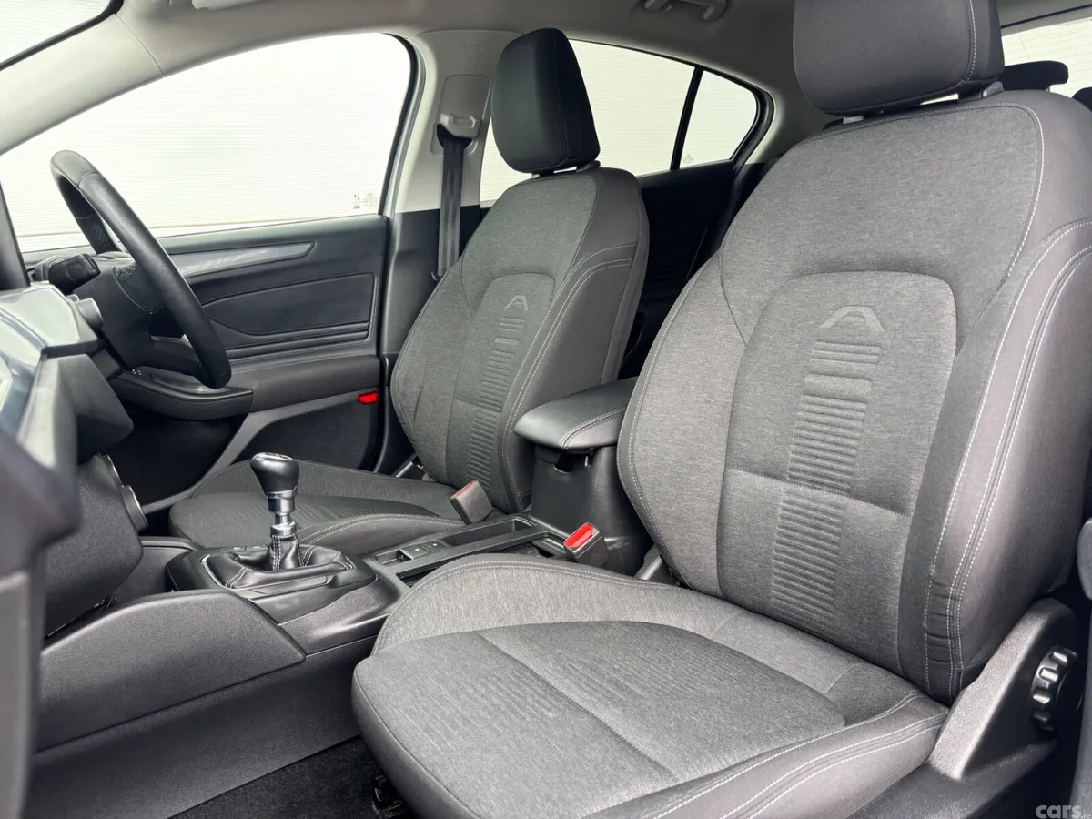 Ford Focus Hatchback, Diesel, 2021, Grey
