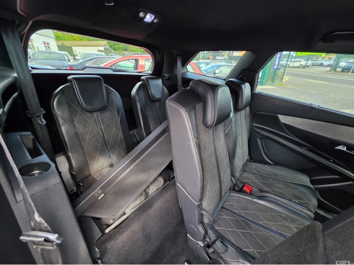 Peugeot 5008 MPV, Diesel, 2018, Black
