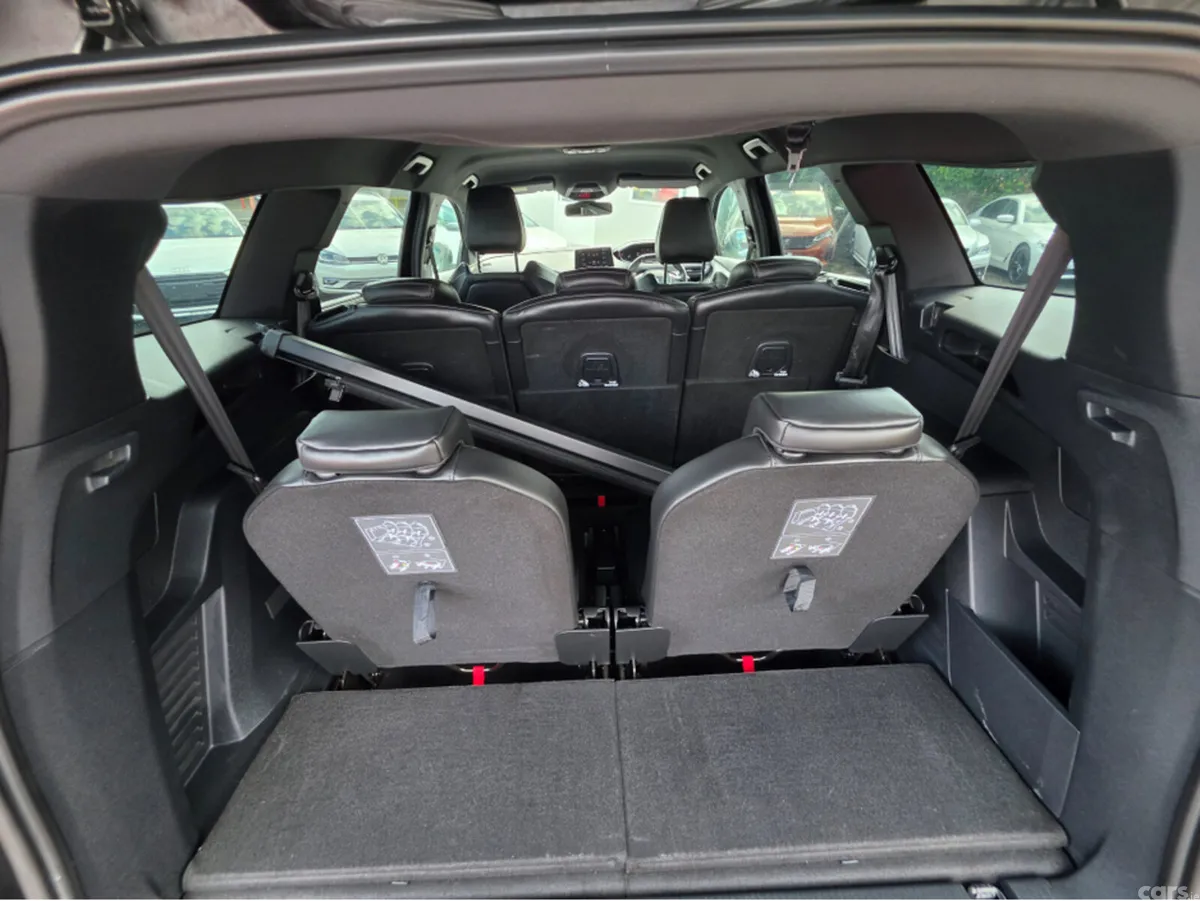 Peugeot 5008 MPV, Diesel, 2018, Black