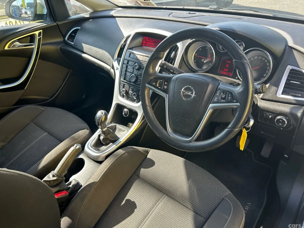 Opel Astra Hatchback, Diesel, 2014, Silver