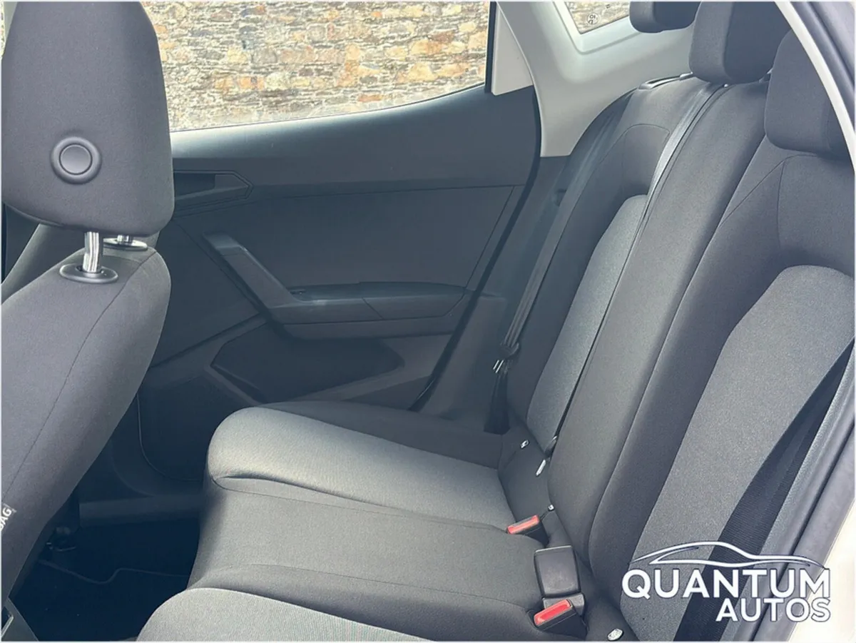 SEAT Arona Hatchback, Petrol, 2019, White