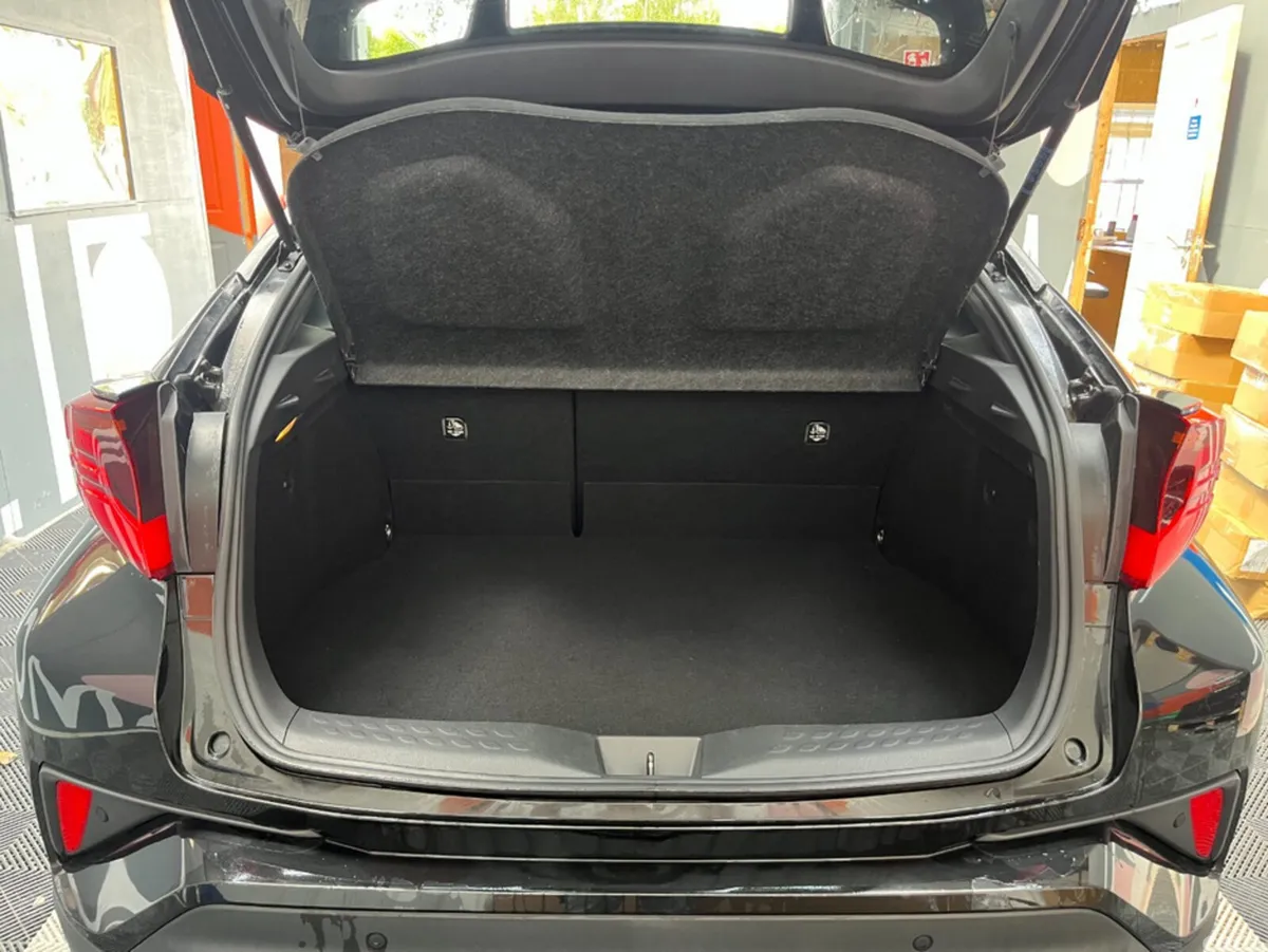 Toyota C-HR SUV, Petrol Hybrid, 2021, Black