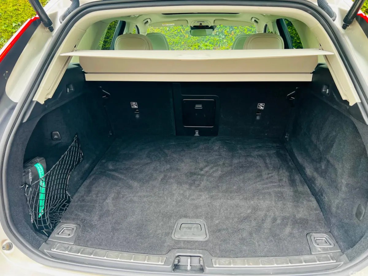 Volvo XC60 Estate, Petrol Plug-in Hybrid, 2021, Gold