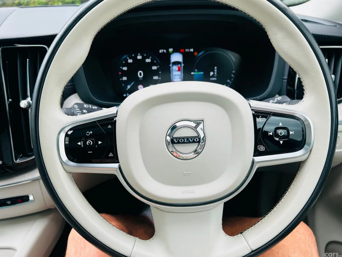 Volvo XC60 Estate, Petrol Plug-in Hybrid, 2021, Gold