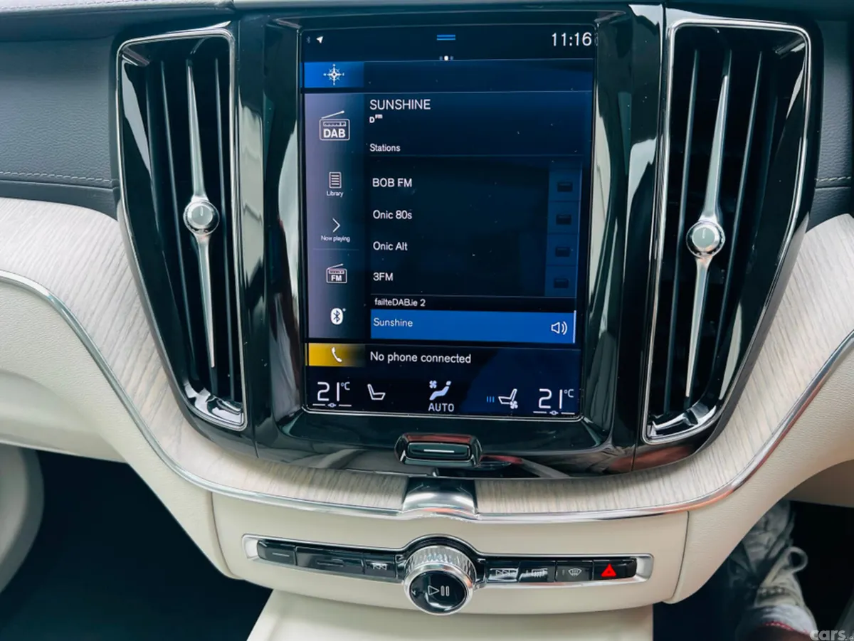 Volvo XC60 Estate, Petrol Plug-in Hybrid, 2021, Gold