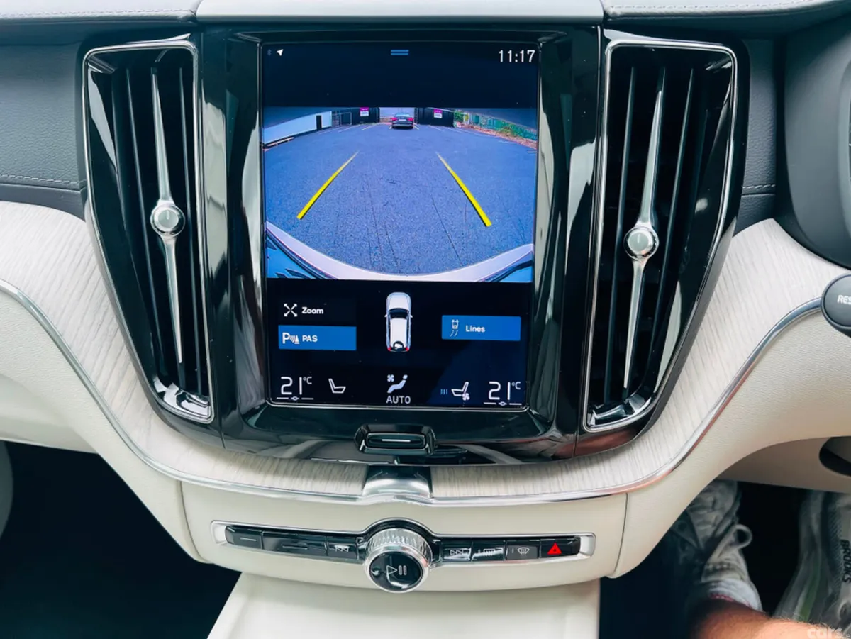 Volvo XC60 Estate, Petrol Plug-in Hybrid, 2021, Gold