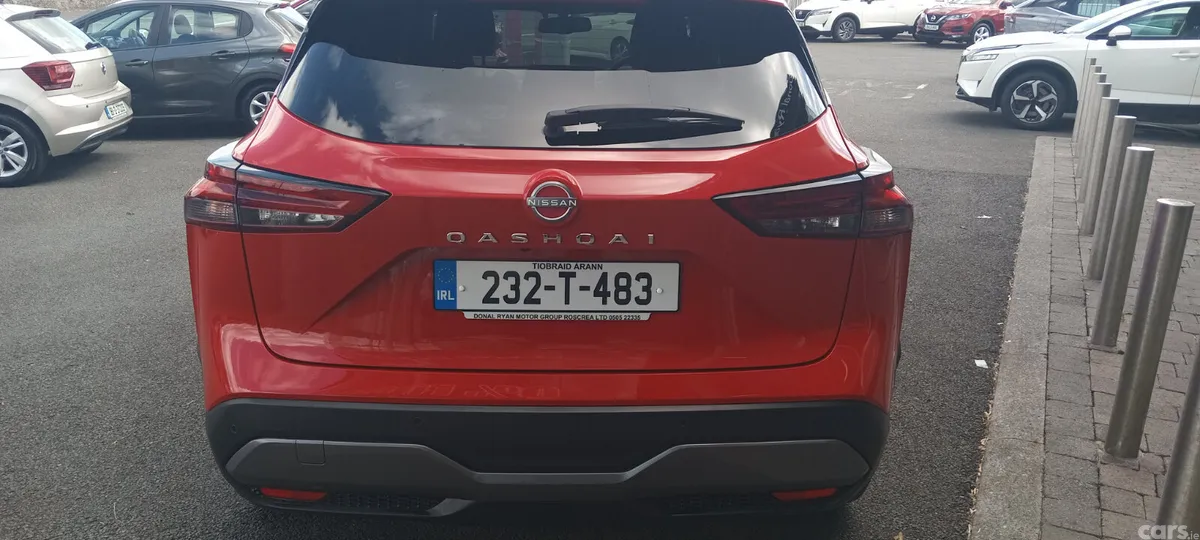 Nissan Qashqai MPV, Petrol, 2023, Red