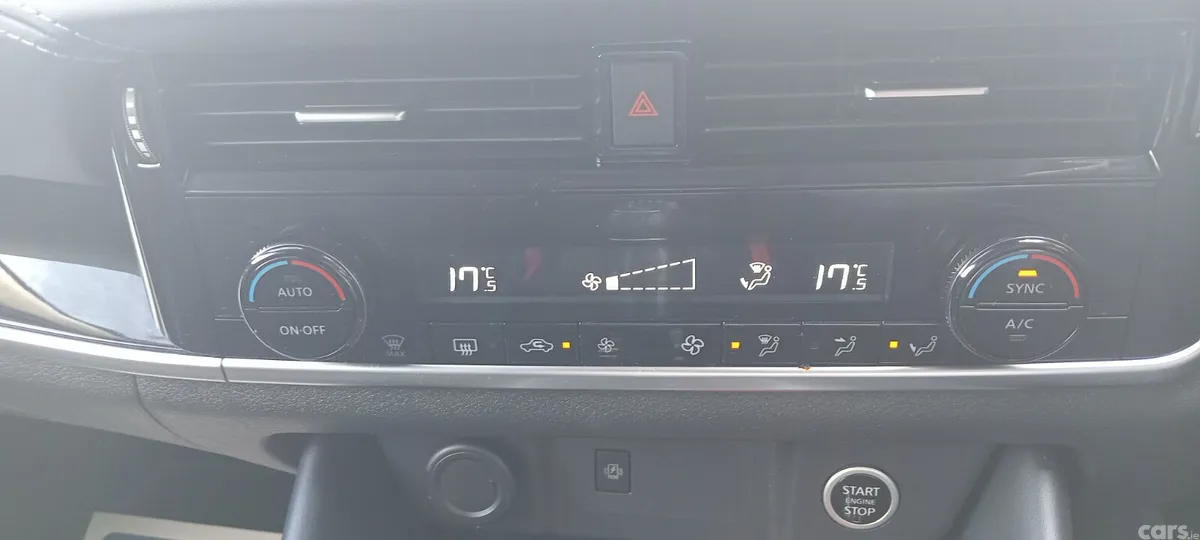 Nissan Qashqai MPV, Petrol, 2023, Red