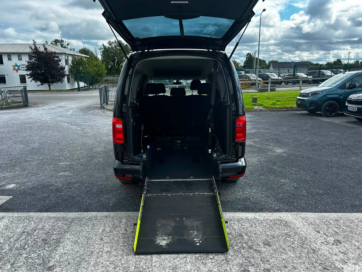 Volkswagen Caddy Maxi Life MPV, Diesel, 2021, Black