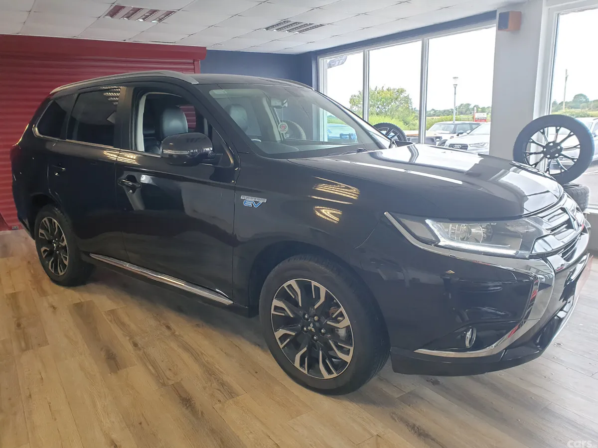 Mitsubishi Outlander SUV, Petrol Plug-in Hybrid, 2016, Black