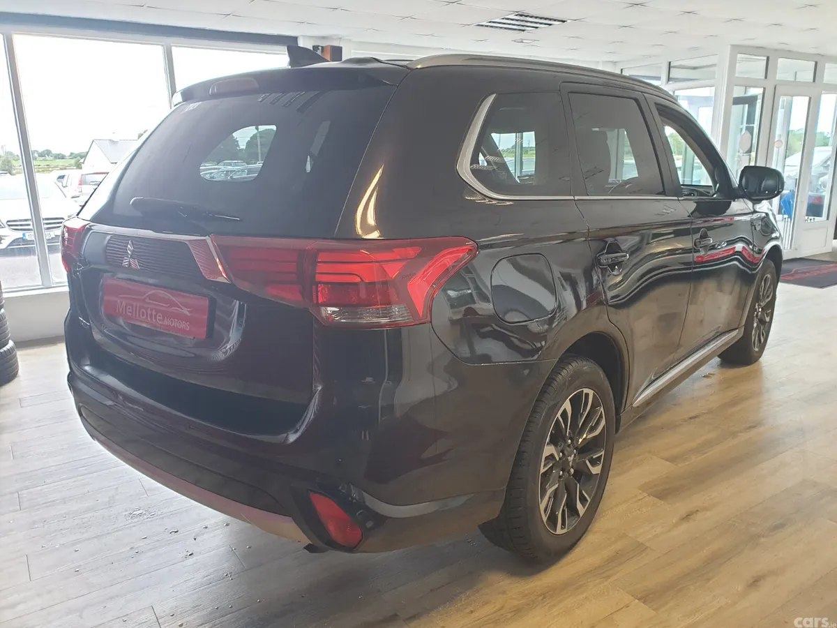 Mitsubishi Outlander SUV, Petrol Plug-in Hybrid, 2016, Black