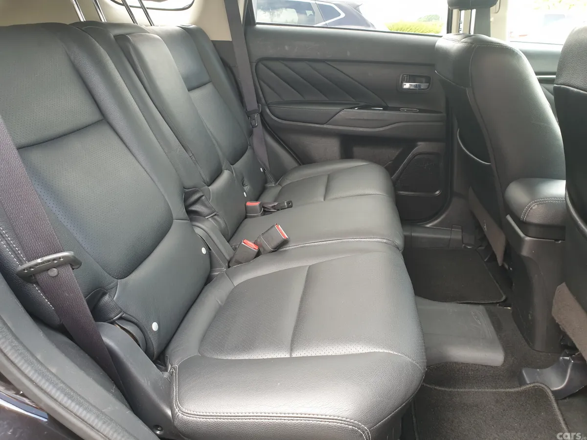 Mitsubishi Outlander SUV, Petrol Plug-in Hybrid, 2016, Black