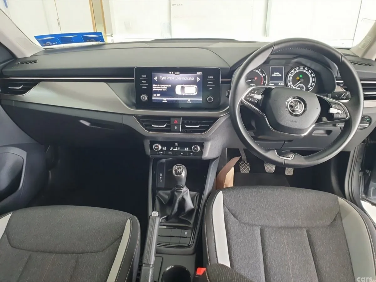 Skoda Kamiq Hatchback, Petrol, 2022, Grey