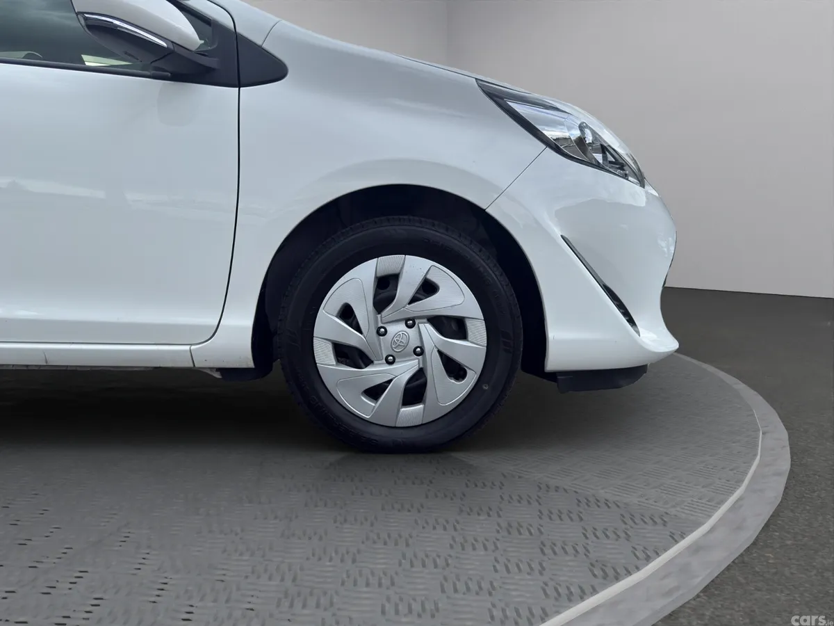 Toyota Aqua Hatchback, Petrol Hybrid, 2021, White