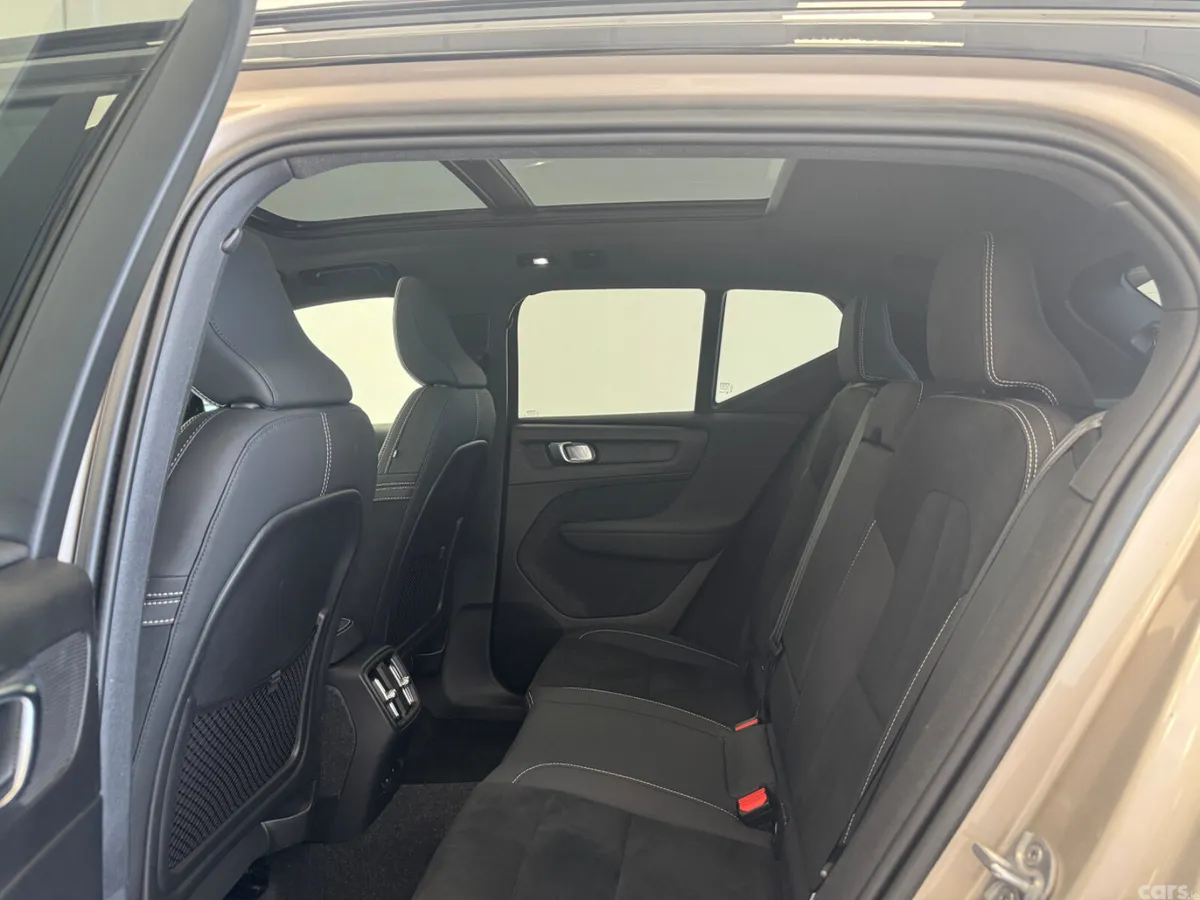 Volvo XC40 Estate/Jeep, Electric, 2023, Grey