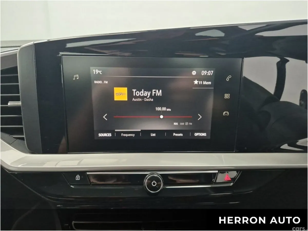 Opel Mokka SUV, Petrol, 2021, Red