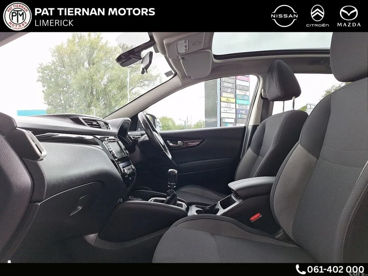 Nissan Qashqai MPV, Petrol, 2020, Red