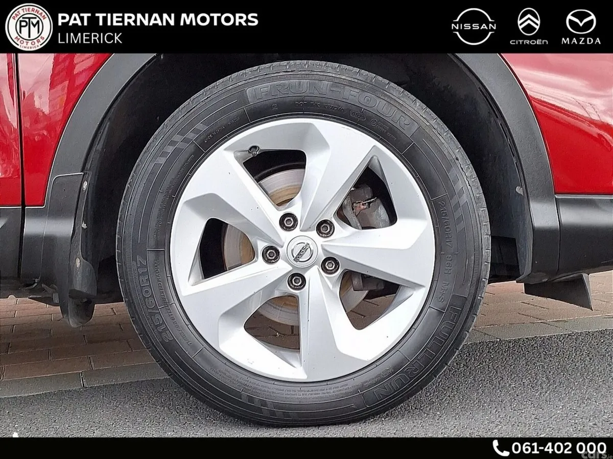 Nissan Qashqai MPV, Petrol, 2020, Red