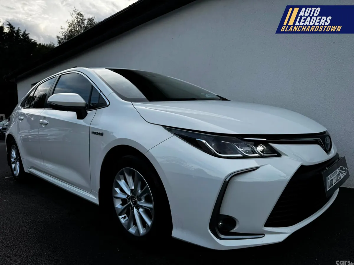 Toyota Corolla Saloon, Petrol Hybrid, 2020, White